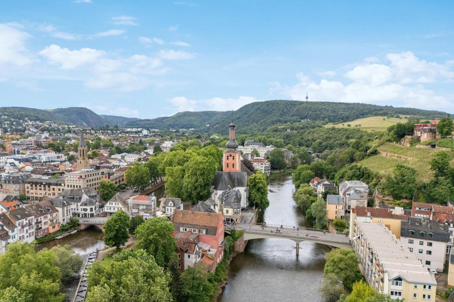 Altstadt Apartment Am Wasser Mit Parkplatz Und Riesigem Garten バート・クロイツナハ エクステリア 写真