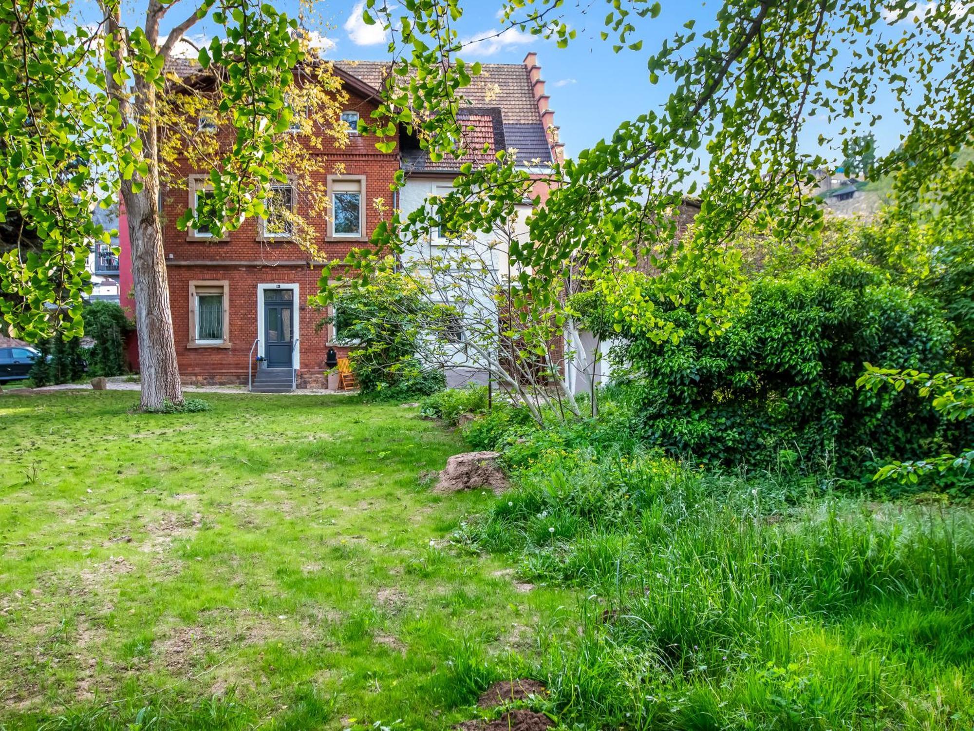 Altstadt Apartment Am Wasser Mit Parkplatz Und Riesigem Garten バート・クロイツナハ エクステリア 写真